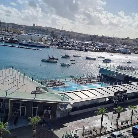 Lovely 2 Bed 3 Bath, Fully Equipped, Near Promenad Appartement *