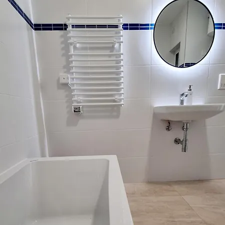 Lovely 2 Bed 3 Bath, Fully Equipped, Near Promenad Appartement