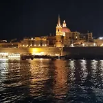 Lovely 2 Bed 3 Bath, Fully Equipped, Near Promenad Apartment Gzira