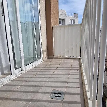 Lovely 2 Bed 3 Bath, Fully Equipped, Near Promenad Apartamento *