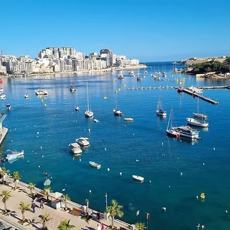 Lovely 2 Bed 3 Bath, Fully Equipped, Near Promenad