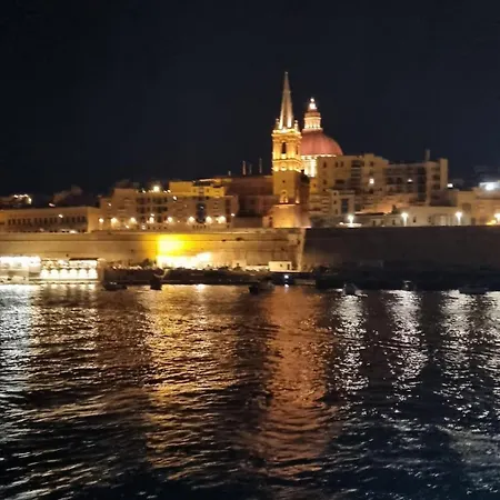 Lovely 2 Bed 3 Bath, Fully Equipped, Near Promenad Apartmán Gzira