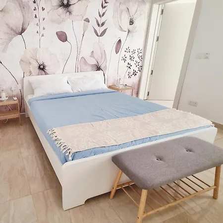 Lovely 2 Bed 3 Bath, Fully Equipped, Near Promenad Apartment