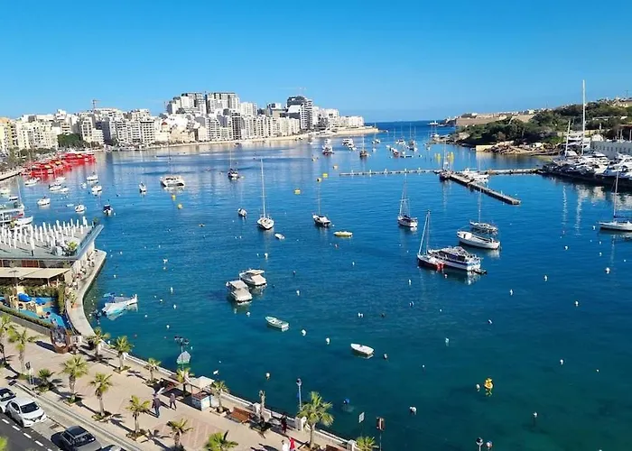 Lovely 2 Bed 3 Bath, Fully Equipped, Near Promenad