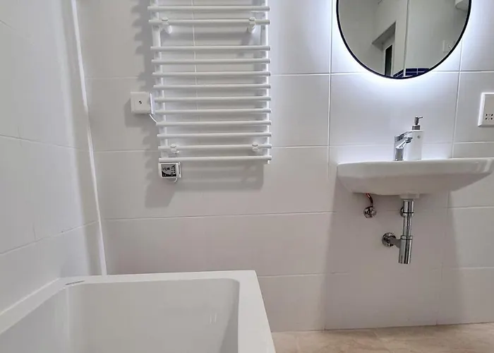 Lovely 2 Bed 3 Bath, Fully Equipped, Near Promenad Apartamento