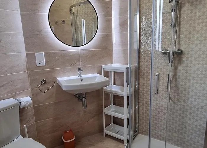 Lovely 2 Bed 3 Bath, Fully Equipped, Near Promenad Apartamento *